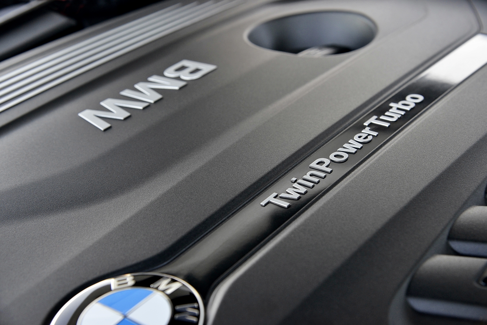 BMW 5 Series M Sport 2017.04 – GearTinggi.com